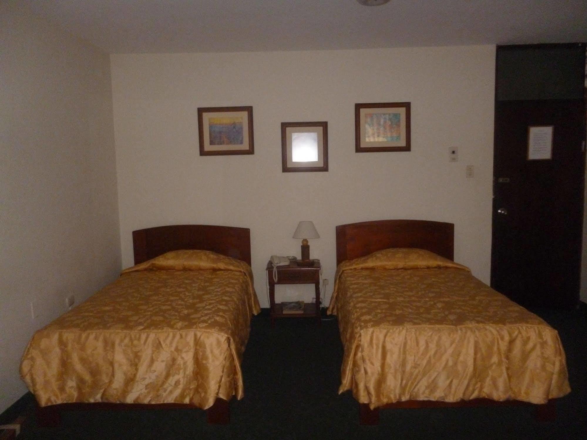 Hotel Las Mercedes Trujillo Extérieur photo